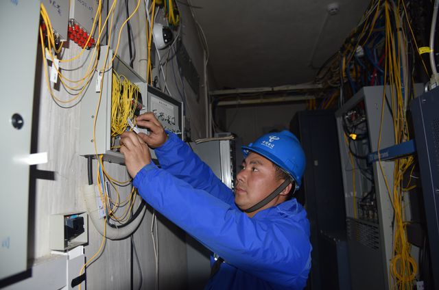 懷化市政府督導(dǎo)組深入一線，督導(dǎo)懷化電信春節(jié)通信保障與通訊設(shè)備檢修工作